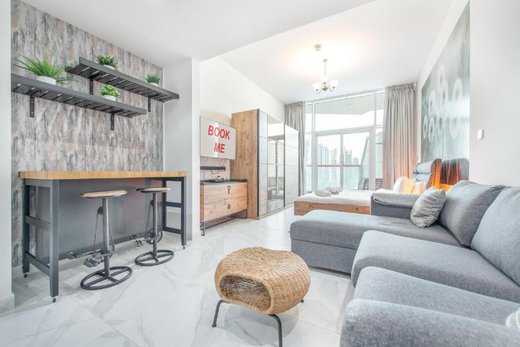 Apartment Cozy With Water Canal View In Business Bay *