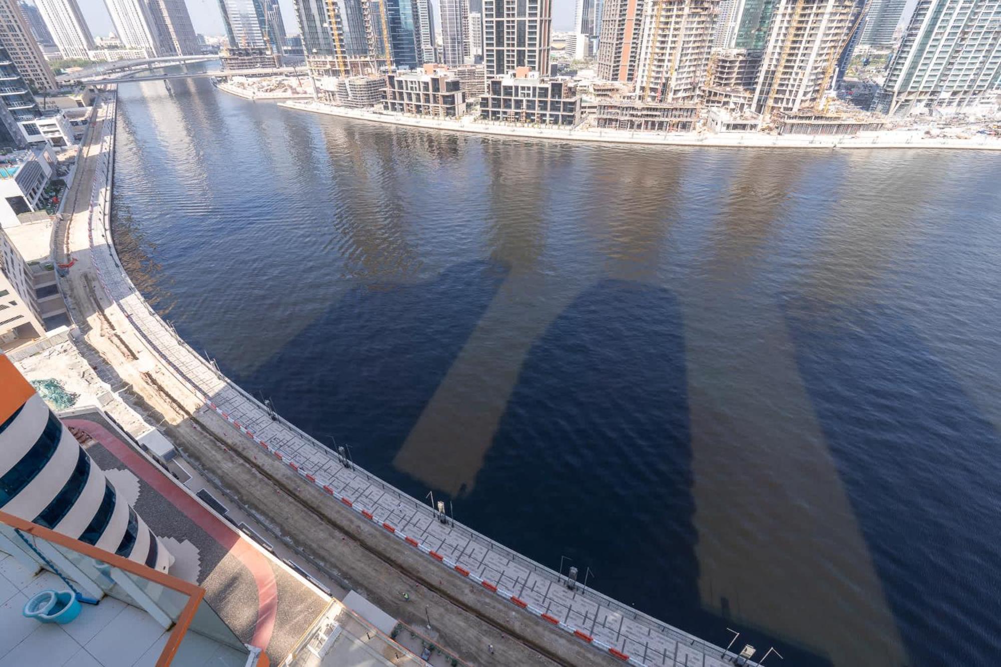 Apartment Cozy With Water Canal View In Business Bay