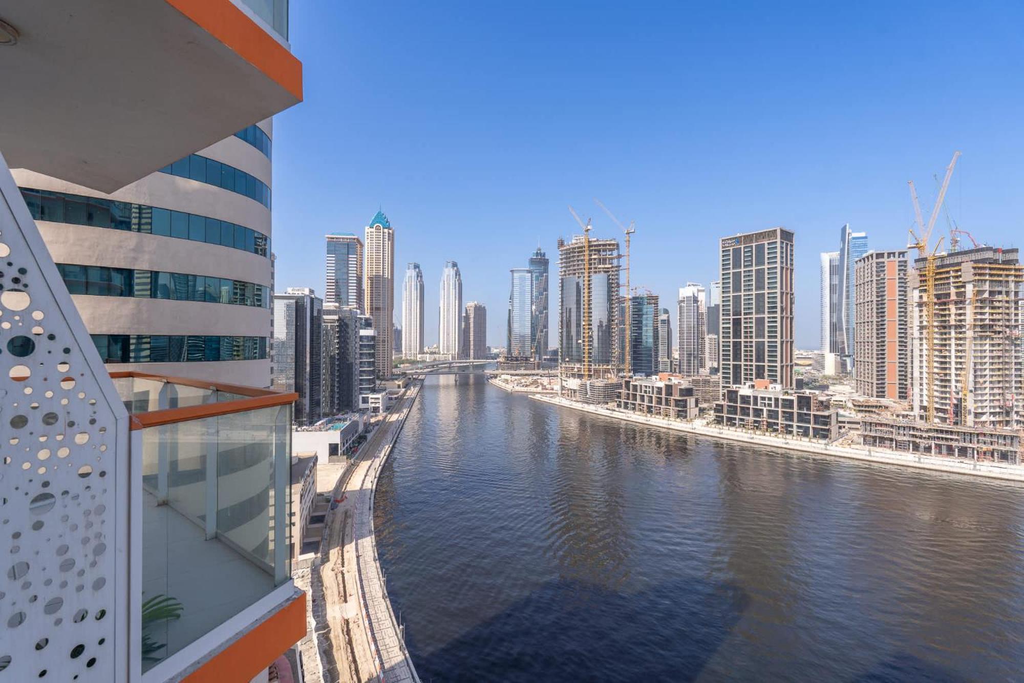 Cozy With Water Canal View In Business Bay
