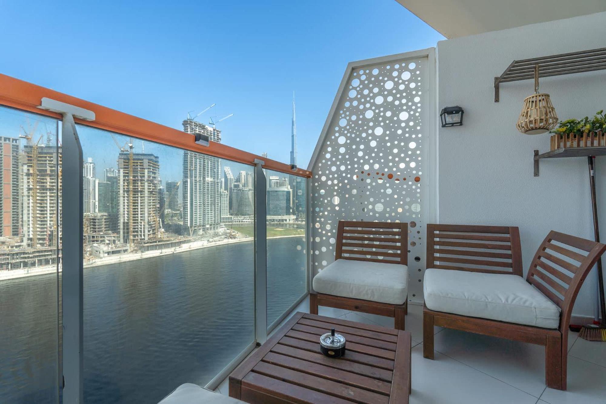 Cozy With Water Canal View In Business Bay *