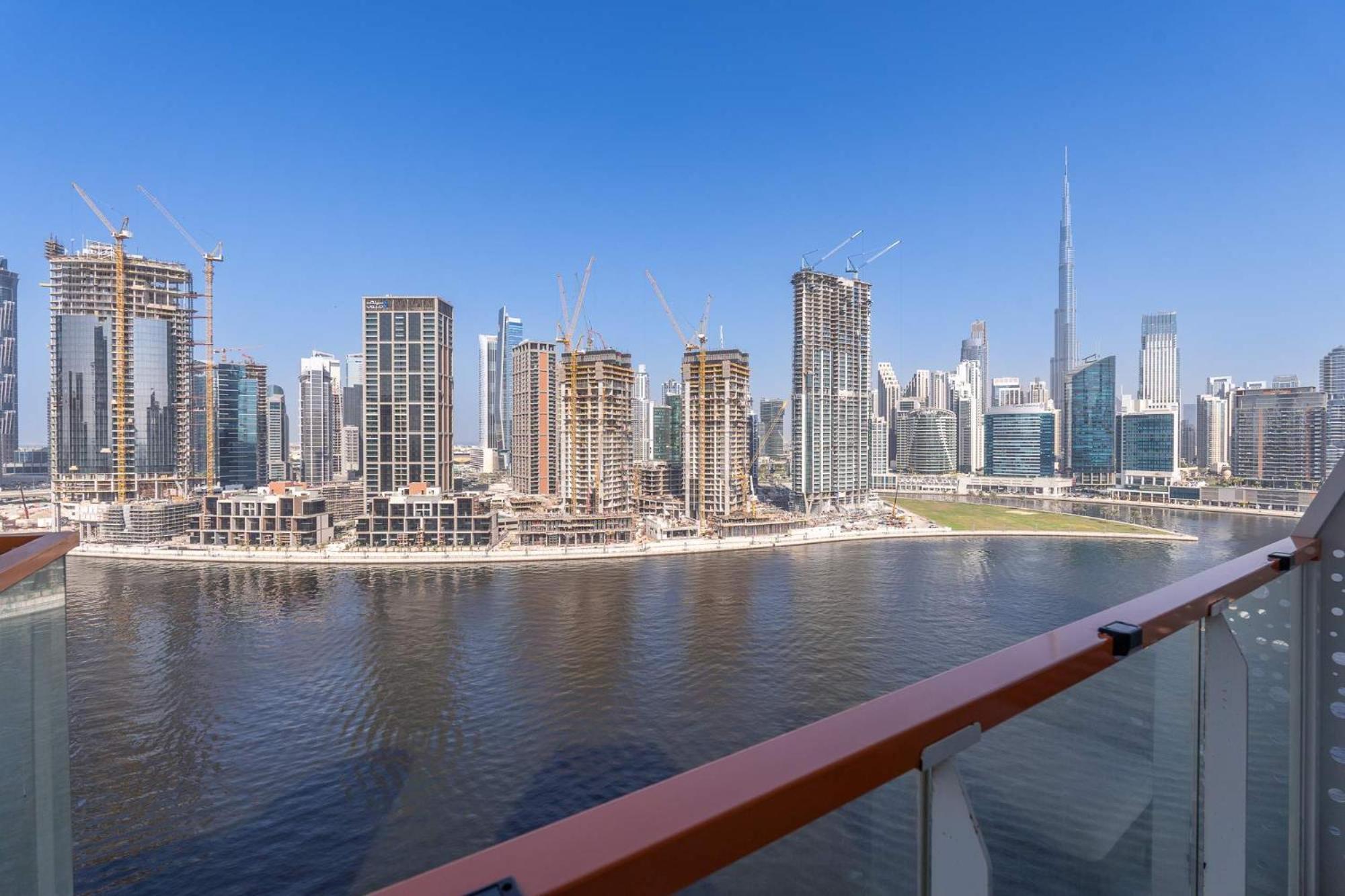 Cozy With Water Canal View In Business Bay Apartment