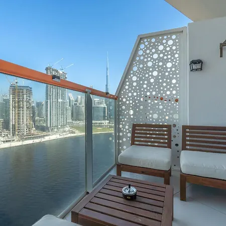 Cozy Studio With Dubai Water Canal View In Business Bay Exterior photo