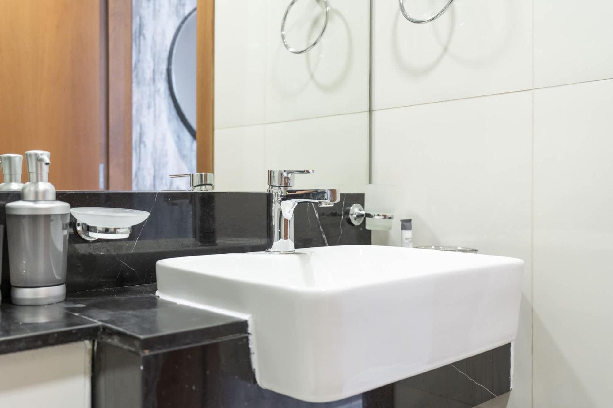Cozy With Water Canal View In Business Bay *
